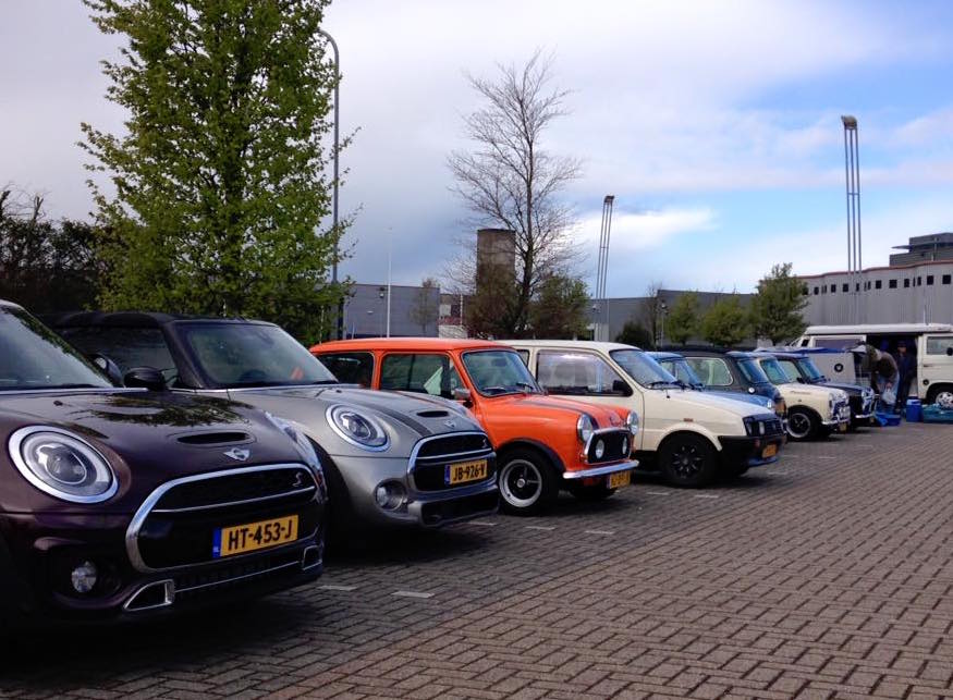 Clubdag 1 2016: Verschillende Mini's op een rij