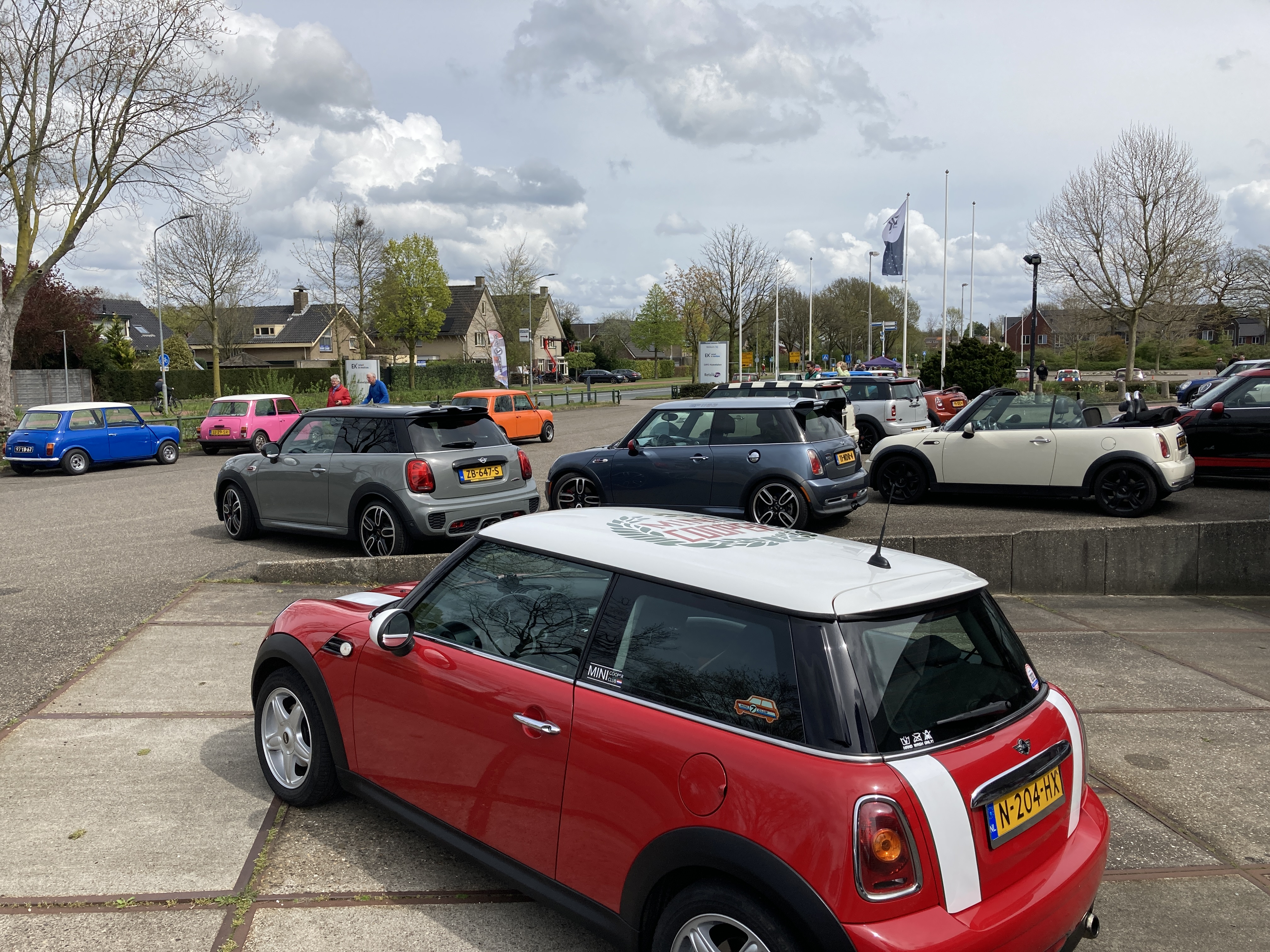 Classic en New Mini's op de Mini Clubdag in Hoevelaken