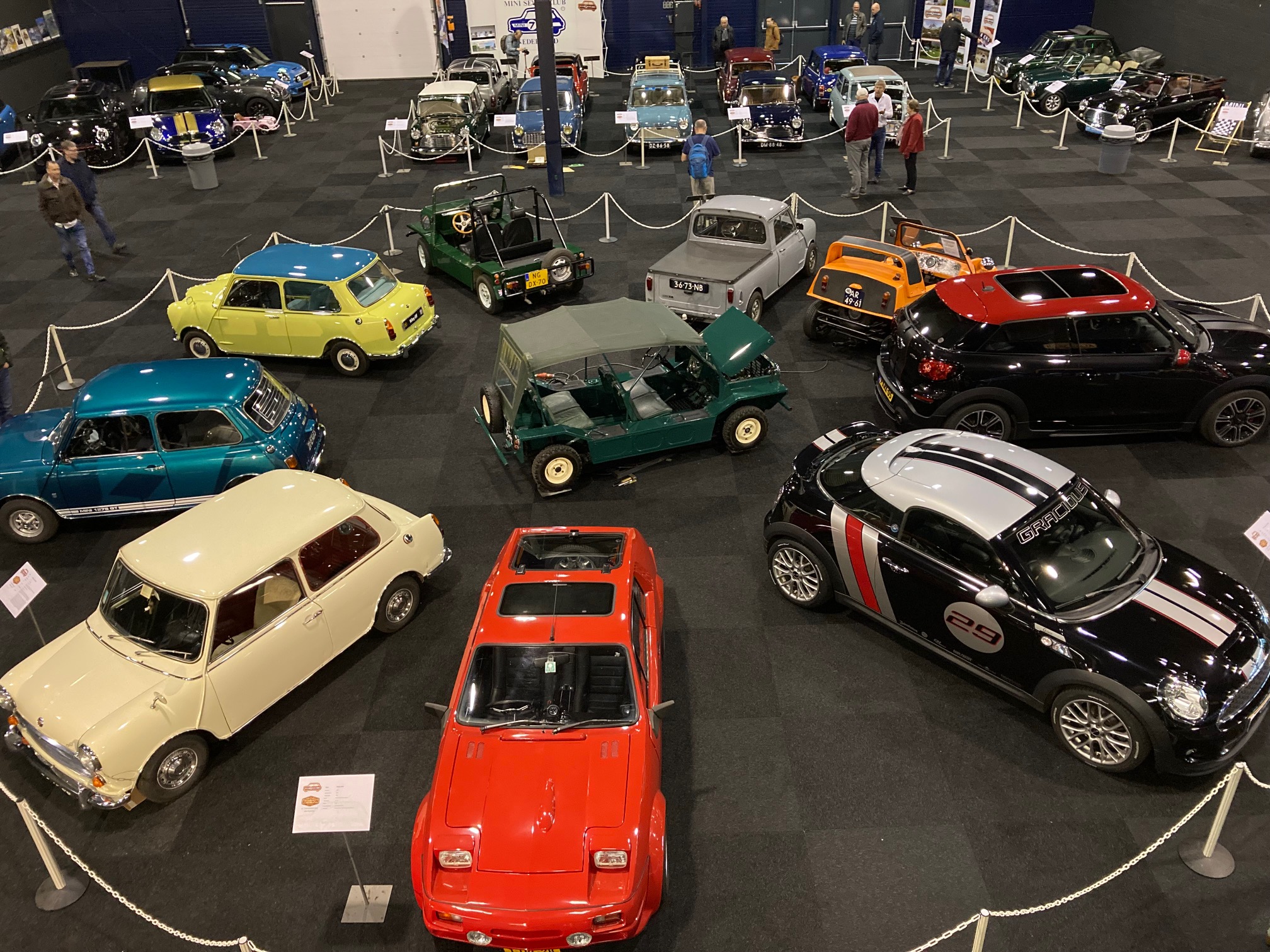 overzicht tentoonstelling Mini's in 2021