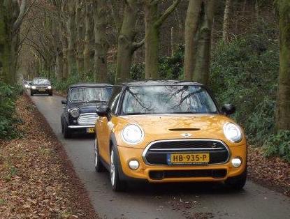 Mini en MINI in bos bij LifLaf-rit 2016