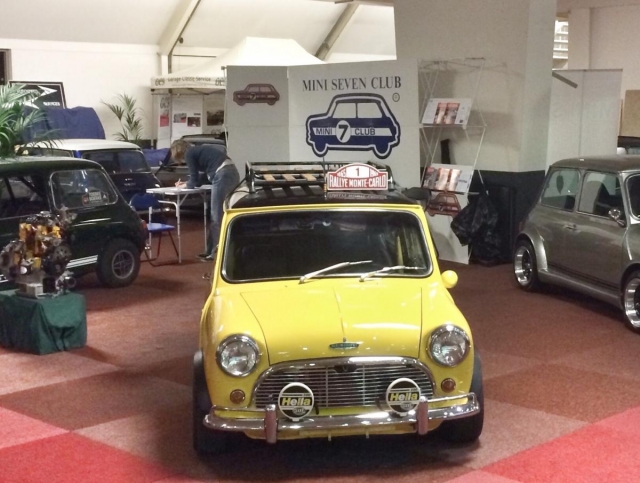 Mini's op stand British Cars &amp; Lifestyle beurs