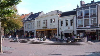 Kunstwerk "De Familie" in het centrum van Enschede